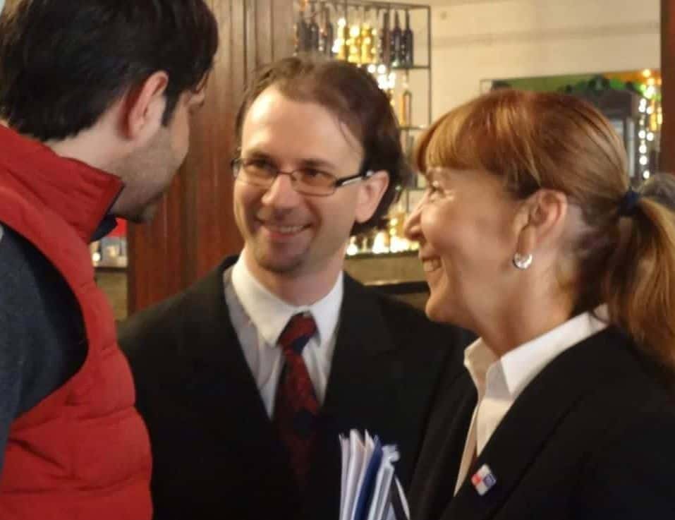 Aroganța FĂRĂ LIMITĂ A PRIMARULUI! Polițeanu râde de ploieștenii care reclamă lipsa apei calde și aglomerația pe unele străzi și îi avertizează sfidător: „Traficul va fi un infern, obișnuiți-vă cu disconfortul!” Aroganța FĂRĂ LIMITĂ A PRIMARULUI! Polițeanu râde de ploieștenii care reclamă lipsa apei calde și aglomerația pe unele străzi și îi avertizează sfidător: „Traficul va fi un infern, obișnuiți-vă cu disconfortul!”