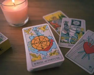 Ce spune Biserica despre cărțile de tarot găsite nearse în urma incendiului de la Mănăstirea Bisericani din județul Neamț