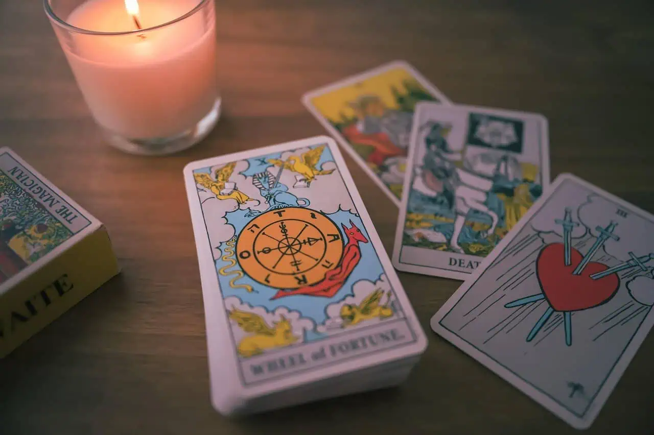 Ce spune Biserica despre cărțile de tarot găsite nearse în urma incendiului de la Mănăstirea Bisericani din județul Neamț Ce spune Biserica despre cărțile de tarot găsite nearse în urma incendiului de la Mănăstirea Bisericani din județul Neamț