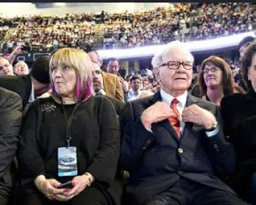 Warren Buffett nu și-a obligat copiii să meargă la facultate. Ce au ajuns să facă cei trei moștenitori ai miliardarului
