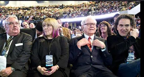 Warren Buffett nu și-a obligat copiii să meargă la facultate. Ce au ajuns să facă cei trei moștenitori ai miliardarului