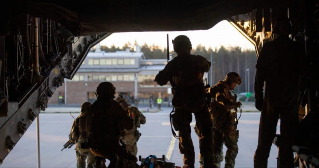 O țară NATO a introdus începând de azi serviciul militar obligatoriu de 11 luni
