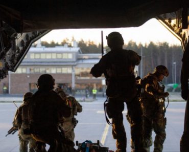 O țară NATO a introdus începând de azi serviciul militar obligatoriu de 11 luni