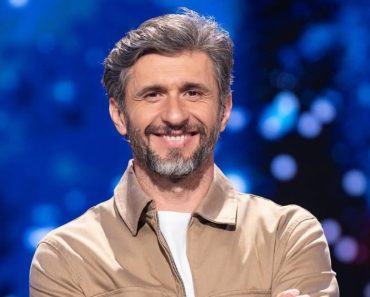 Cum arată viața lui Dragoș Bucur la țară. Actorul își începe ziua cu animalele și grădina: „Avem casa chiar în mijlocul livezii” Cum arată viața lui Dragoș Bucur la țară. Actorul își începe ziua cu animalele și grădina: „Avem casa chiar în mijlocul livezii”