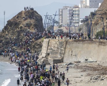 „Dacă nu plec, nimic nu mă va salva”: Cum se explică exodul migranților din Maroc, deși țara lor este văzută ca „o poveste de succes”