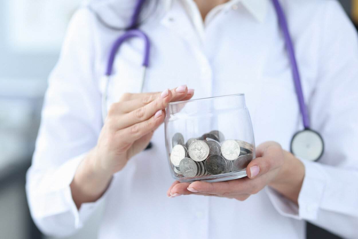 Viața unui medic român în America. Ce salariu are și cu câți bani rămâne la finalul lunii