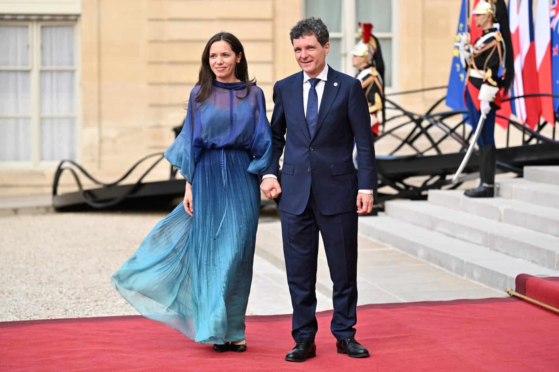 Ce avere are Mirabela Grădinaru. Nicușor Dan a făcut publice declarațiile partenerei sale „în spiritul transparenței și pentru a înlătura orice speculații” Ce avere are Mirabela Grădinaru. Nicușor Dan a făcut publice declarațiile partenerei sale „în spiritul transparenței și pentru a înlătura orice speculații”