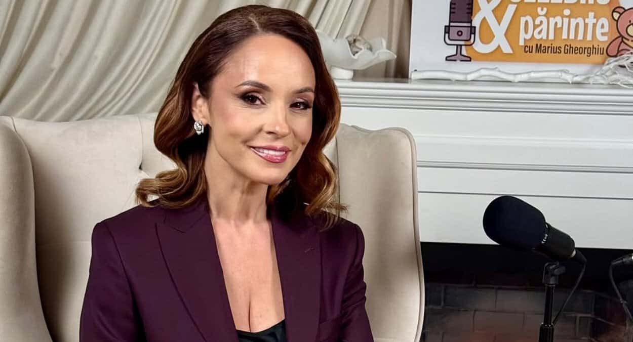 Andreea Marin și-a etalat noua siluetă în Capri. Imagini rare cu vedeta în costum de baie Andreea Marin și-a etalat noua siluetă în Capri. Imagini rare cu vedeta în costum de baie