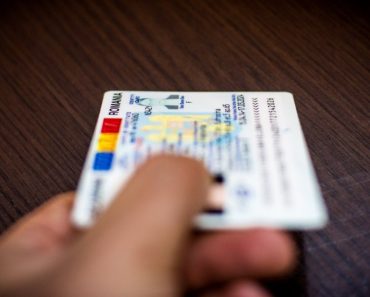 De când nu vor mai putea fi folosite buletinele vechi. Ce trebuie să facă românii care au cărțile de identitate în formatul din 1997 De când nu vor mai putea fi folosite buletinele vechi. Ce trebuie să facă românii care au cărțile de identitate în formatul din 1997