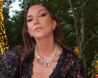 Adela Popescu a arătat cum decurge o zi perfectă la Șușani: „Radu mă așteaptă” Adela Popescu a arătat cum decurge o zi perfectă la Șușani: „Radu mă așteaptă”