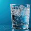 Bei apă minerală zilnic? Iată ce efecte poate avea asupra organismului, potrivit nutriționiștilor
