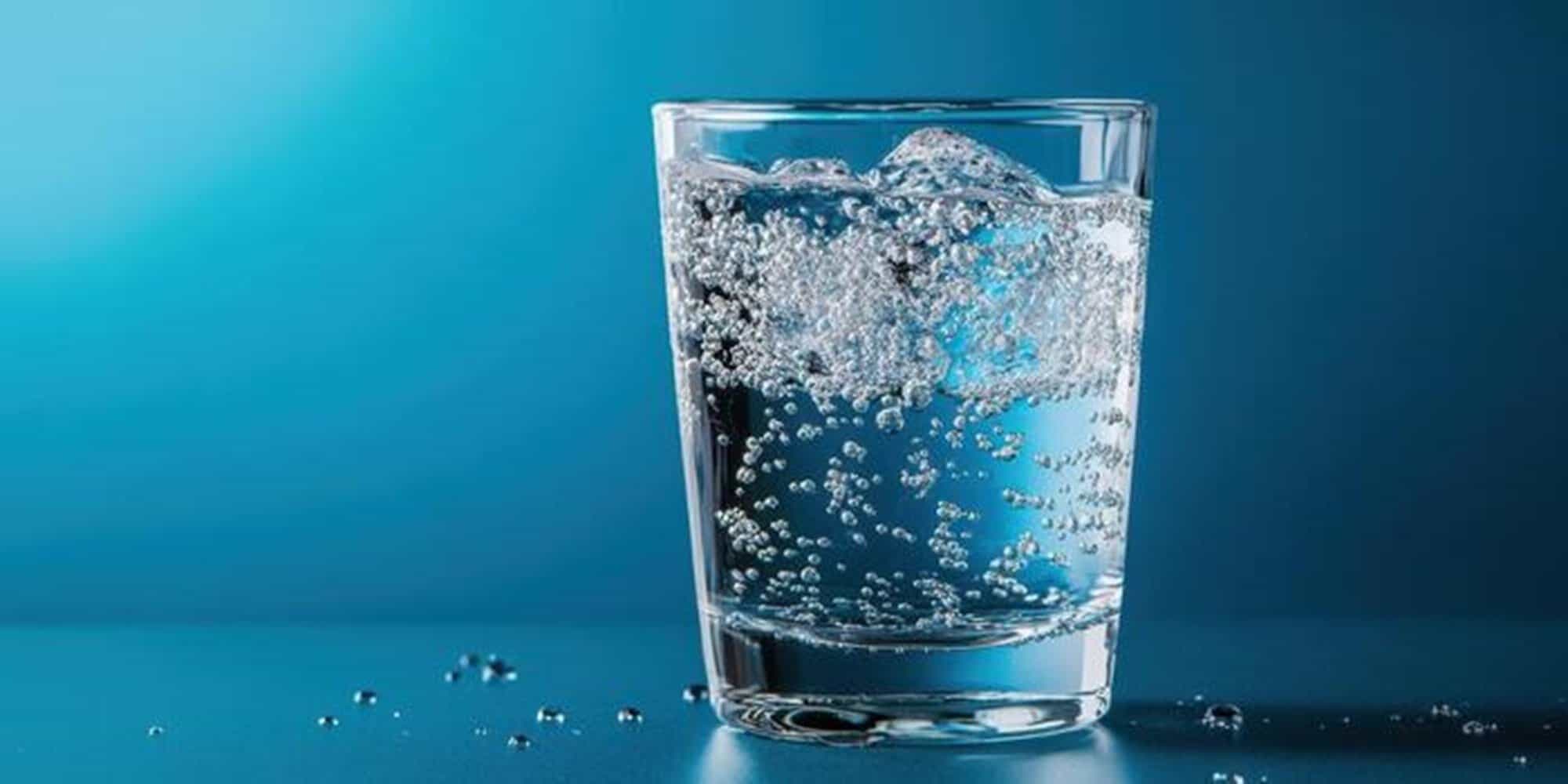 Bei apă minerală zilnic? Iată ce efecte poate avea asupra organismului, potrivit nutriționiștilor Bei apă minerală zilnic? Iată ce efecte poate avea asupra organismului, potrivit nutriționiștilor