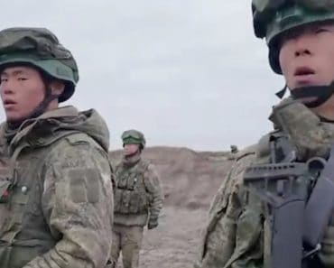 „Rușii încearcă să le ardă literalmente fețele”. Ucraina a capturat mercenari plătiți de Putin din peste 50 de țări și trimiși pe front