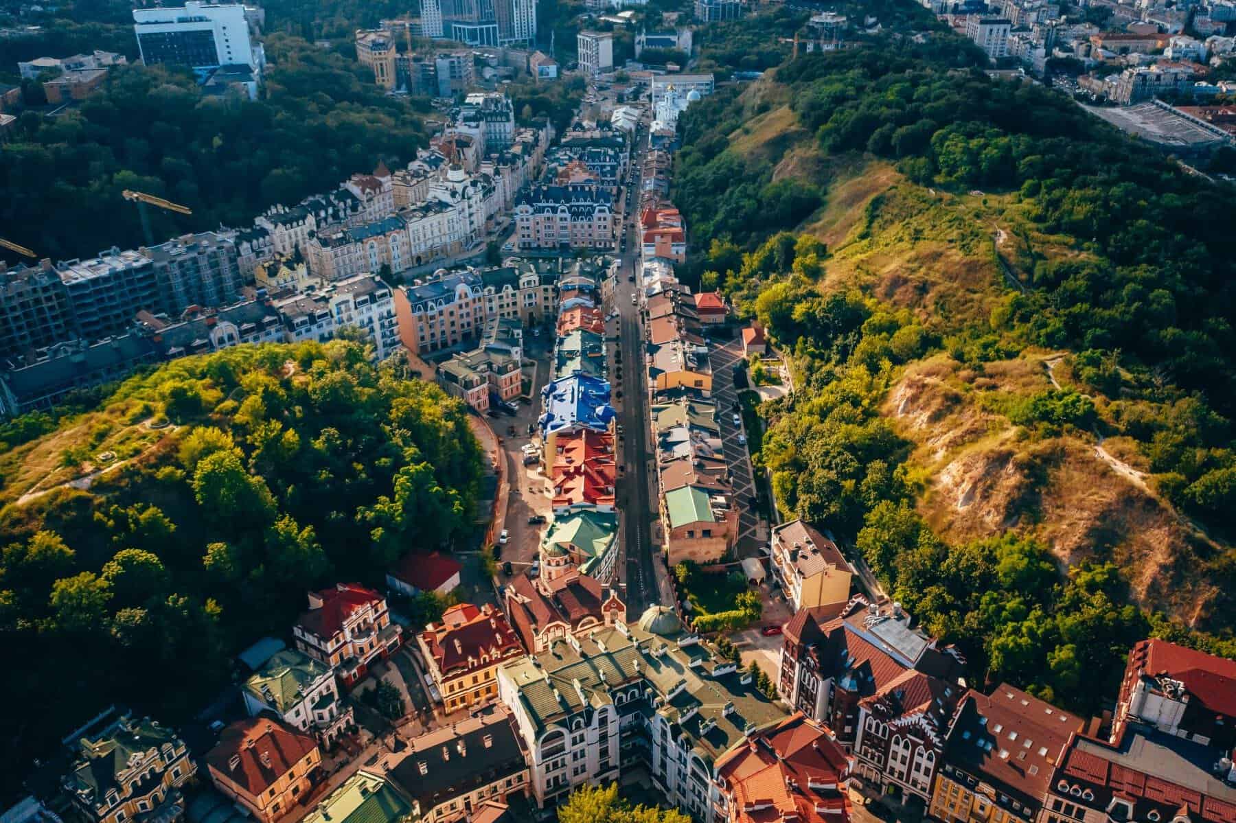 Orașele în care generația Z și-ar dori să trăiască: ce facilități au și de ce sunt preferate de tineri
