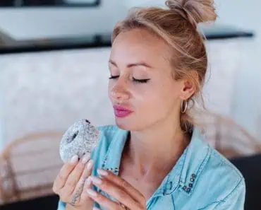 Pofta de dulce: ce încearcă să-ți spună organismul și de ce apare atât de des. Cele mai frecvente 5 cauze explicate de specialiști Pofta de dulce: ce încearcă să-ți spună organismul și de ce apare atât de des. Cele mai frecvente 5 cauze explicate de specialiști