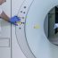 Un bărbat, uitat de medici în aparatul de RMN. A fost descoperit după șase ore