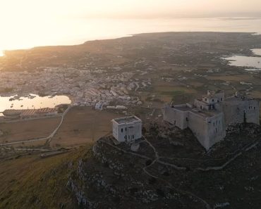 Locul spectaculos din Italia care a devenit noua atracție a turiștilor. Totul datorită filmului „Odiseea” Locul spectaculos din Italia care a devenit noua atracție a turiștilor. Totul datorită filmului „Odiseea”