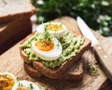 Nu mai servi avocado cu pâine prăjită! Cele două ingrediente care trebuie folosite pentru un mic dejun mult mai sănătos Nu mai servi avocado cu pâine prăjită! Cele două ingrediente care trebuie folosite pentru un mic dejun mult mai sănătos