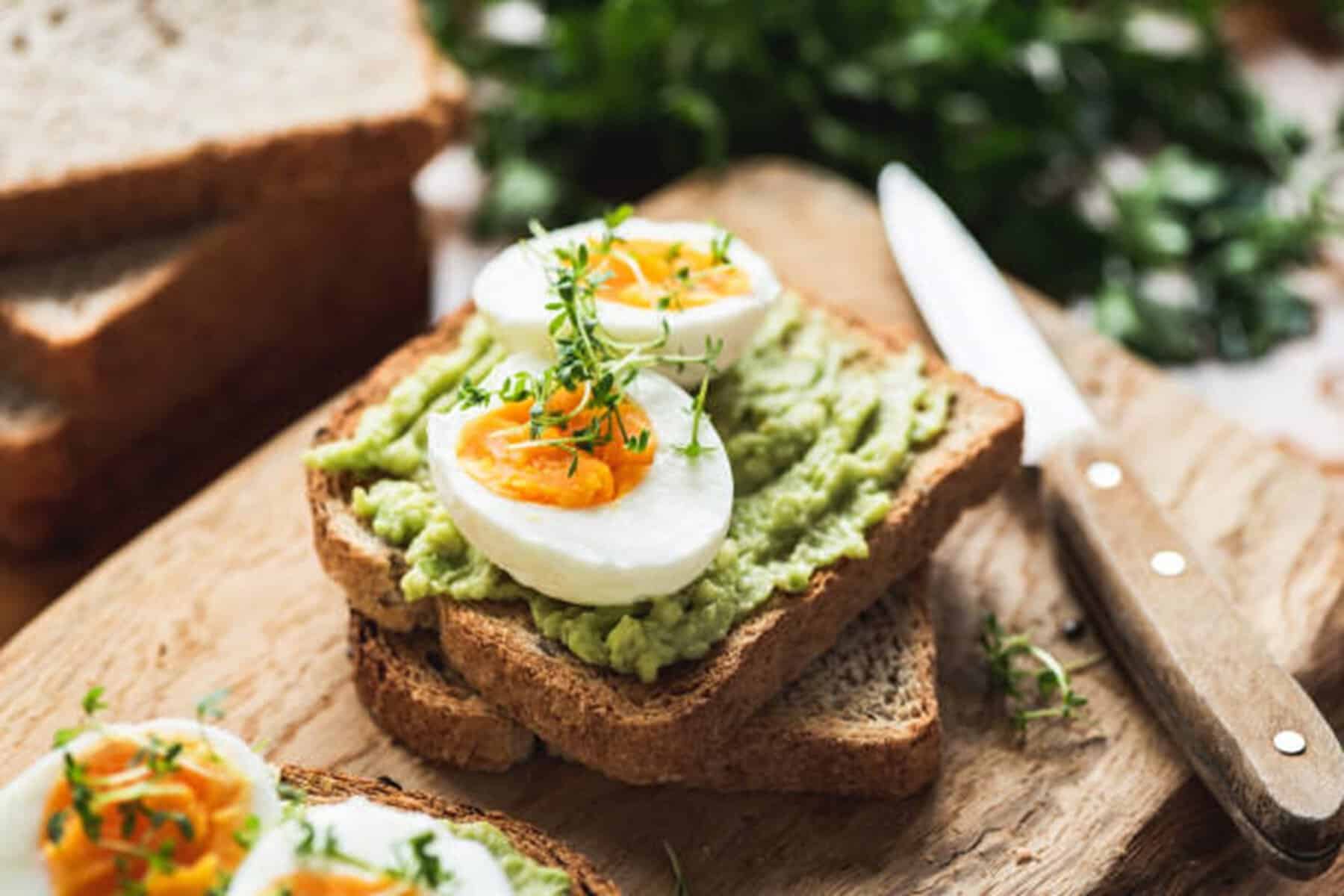Nu mai servi avocado cu pâine prăjită! Cele două ingrediente care trebuie folosite pentru un mic dejun mult mai sănătos Nu mai servi avocado cu pâine prăjită! Cele două ingrediente care trebuie folosite pentru un mic dejun mult mai sănătos