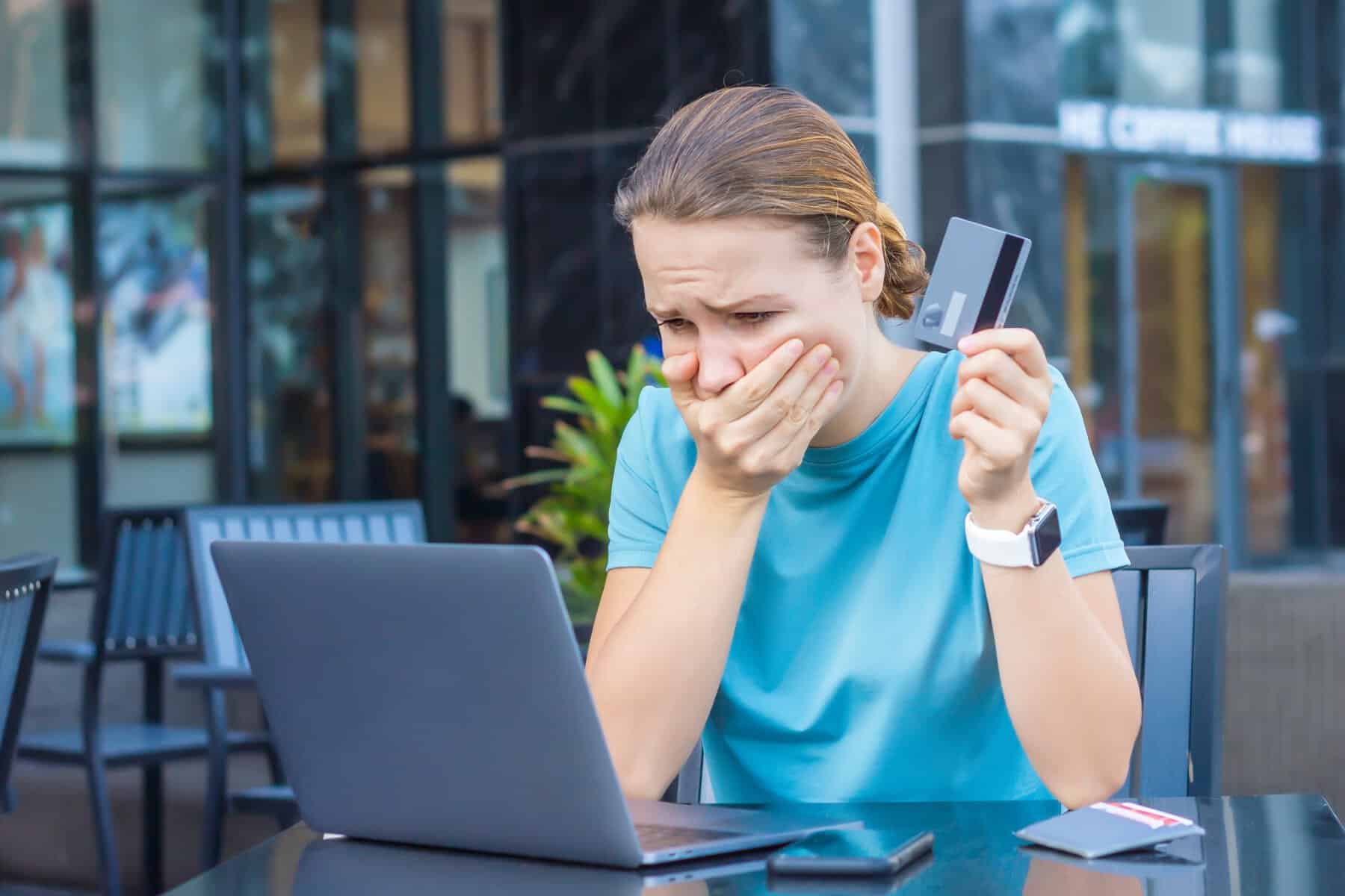 O femeie din România a pierdut zeci de mii de euro după ce a primit un mesaj pe WhatsApp. A crezut că va moșteni 175.000 de euro din Franța O femeie din România a pierdut zeci de mii de euro după ce a primit un mesaj pe WhatsApp. A crezut că va moșteni 175.000 de euro din Franța