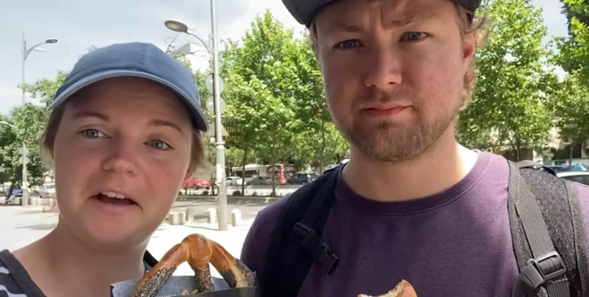 Orașele din România care au cucerit doi turiști americani. Au ajuns din întâmplare în țara noastră și au cheltuit 4.000 de dolari Orașele din România care au cucerit doi turiști americani. Au ajuns din întâmplare în țara noastră și au cheltuit 4.000 de dolari