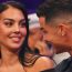 Mii de fani s-au strâns la o catedrală pentru nunta lui Cristiano Ronaldo şi Georgina. Surpriză: Mirii au fost Fabio şi Fatima