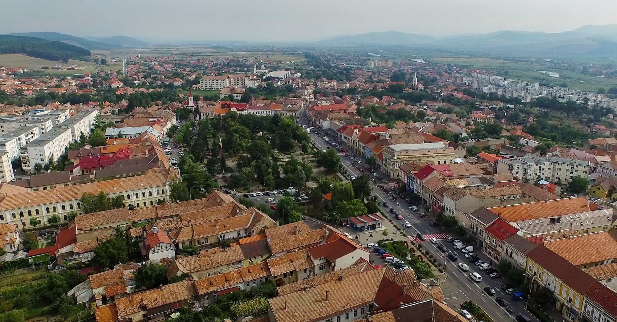 Cum au ajuns localnicii unui oraș din România să fie terorizați de un grup de minori. Copiii se filmează făcând cascadorii pe biciclete Cum au ajuns localnicii unui oraș din România să fie terorizați de un grup de minori. Copiii se filmează făcând cascadorii pe biciclete