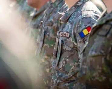 Dosar cutremurător la Constanța. Fosta iubită a unui militar, după ce a fost terorizată, s-a aruncat din mașina ce rula cu 110 km/h. Ce sentință a primit bărbatul