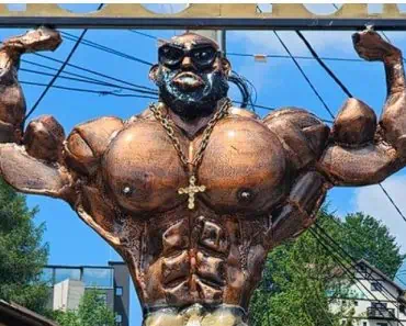 Statuia care a stârnit controverse în Bușteni. „Poate că am greșit, noi am vrut să facem ceva pe placul turiștilor”