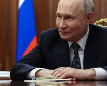 Ținuți în case și departe de ferestre: vizita lui Vladimir Putin într-un oraș din Rusia, însoțită de restricții pentru locuitori