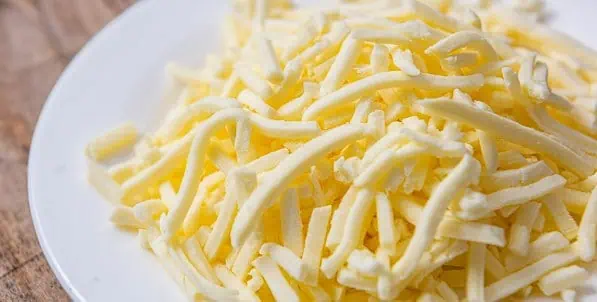 Avertismentul experților în alimentație! Nu cumpăra niciodată brânză rasă din magazin fără să verifici un ingredient de pe etichetă Avertismentul experților în alimentație! Nu cumpăra niciodată brânză rasă din magazin fără să verifici un ingredient de pe etichetă
