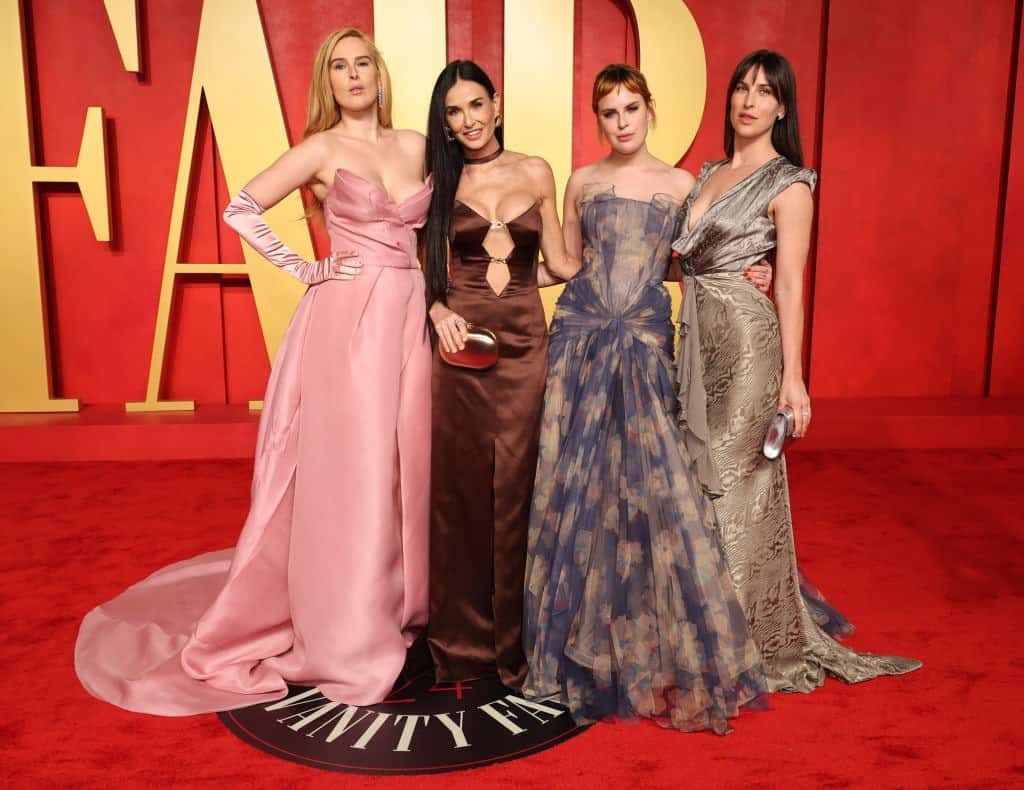 Demi Moore, emoționată la proba rochiei de mireasă a fiicei sale. Imagini inedite cu Tallulah Willis: „Sunt atât de recunoscătoare” Demi Moore, emoționată la proba rochiei de mireasă a fiicei sale. Imagini inedite cu Tallulah Willis: „Sunt atât de recunoscătoare”