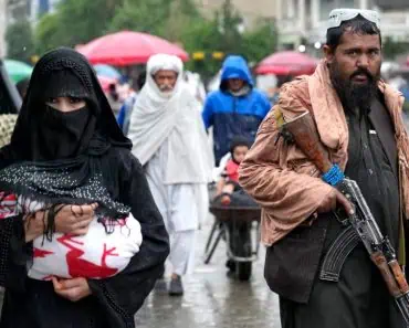 Femeile din Afganistan, tot mai izolate de lume. Jumătate dintre ele ies din casă cel mult de două ori pe lună Femeile din Afganistan, tot mai izolate de lume. Jumătate dintre ele ies din casă cel mult de două ori pe lună
