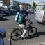 De ce vezi curieri nepalezi cu geci și mănuși la temperaturi de 40°C. Explicația este surprinzătoare