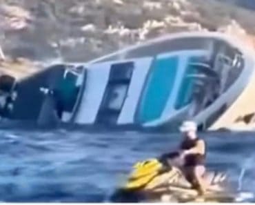 Un iaht de lux s-a scufundat în Sardinia. Nava de 9,1 milioane de dolari a ajuns pe fundul mării la doar patru zile de la livrare Un iaht de lux s-a scufundat în Sardinia. Nava de 9,1 milioane de dolari a ajuns pe fundul mării la doar patru zile de la livrare