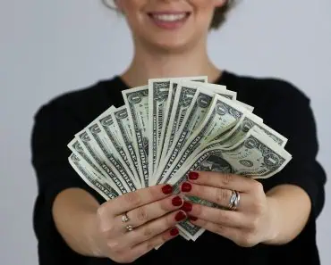 Cad bani din cer pentru aceste 3 zodii în weekendul 15-16 august! Au parte de câștiguri din toate părțile Cad bani din cer pentru aceste 3 zodii în weekendul 15-16 august! Au parte de câștiguri din toate părțile