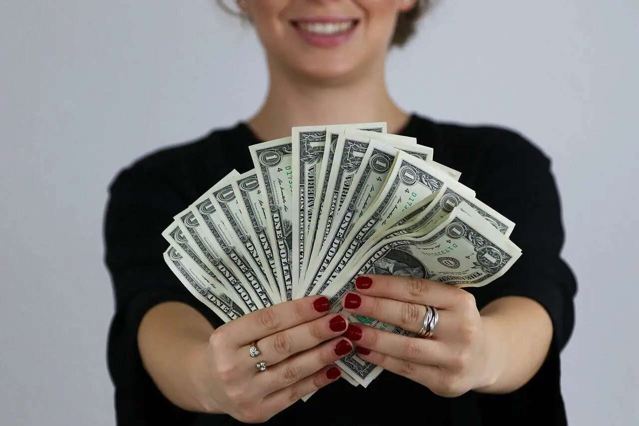 Cad bani din cer pentru aceste 3 zodii în weekendul 15-16 august! Au parte de câștiguri din toate părțile Cad bani din cer pentru aceste 3 zodii în weekendul 15-16 august! Au parte de câștiguri din toate părțile