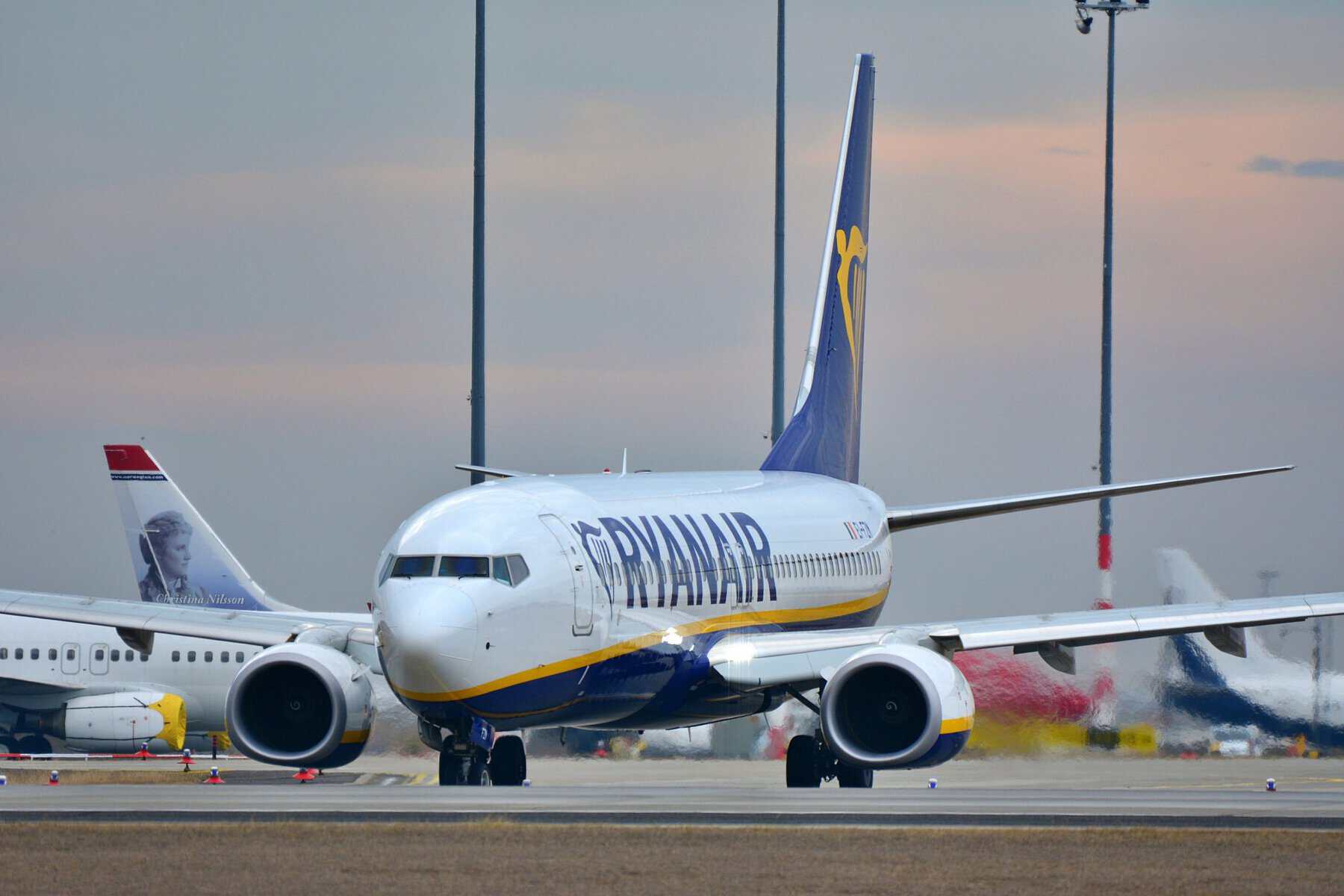 Coșmar pentru pasagerii unui zbor Ryanair. Oamenii au leșinat și au vomitat după ce au stat blocați în avion Coșmar pentru pasagerii unui zbor Ryanair. Oamenii au leșinat și au vomitat după ce au stat blocați în avion