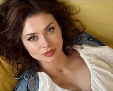 Anca Dumitra, imagini spectaculoase de la mare alături de fiul ei. Cum s-a fotografiat actrița din „Las Fierbinți” Anca Dumitra, imagini spectaculoase de la mare alături de fiul ei. Cum s-a fotografiat actrița din „Las Fierbinți”