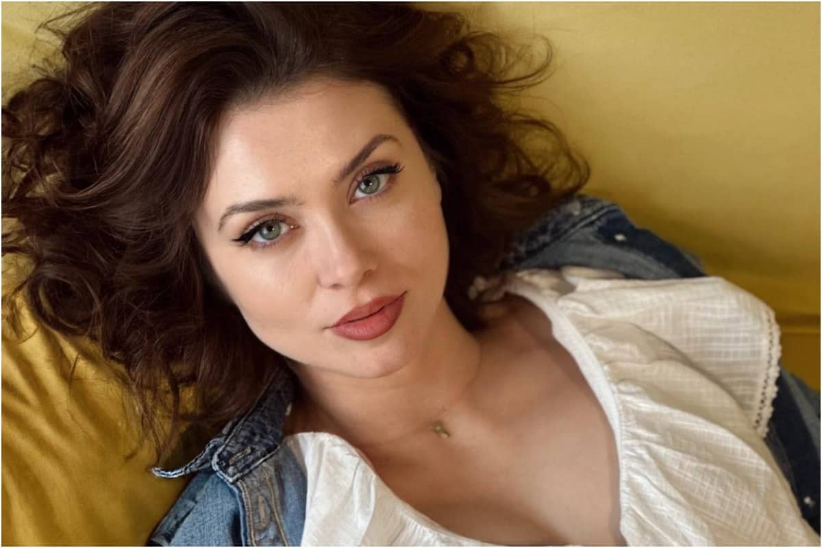 Anca Dumitra, imagini spectaculoase de la mare alături de fiul ei. Cum s-a fotografiat actrița din „Las Fierbinți” Anca Dumitra, imagini spectaculoase de la mare alături de fiul ei. Cum s-a fotografiat actrița din „Las Fierbinți”