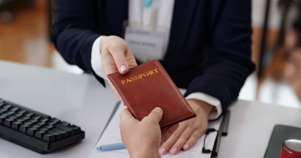 Cine sunt cele trei personalități din lume care pot călători fără pașaport. Explicațiile din spatele acestor excepții