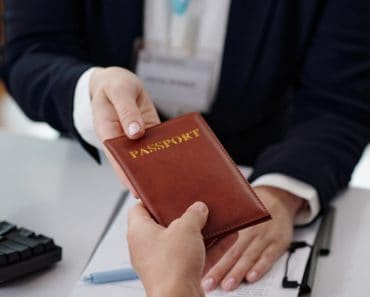 Cine sunt cele trei personalități din lume care pot călători fără pașaport. Explicațiile din spatele acestor excepții