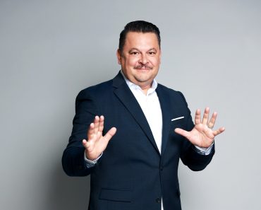 Mihai Bobonete și-a uimit fanii cu o schimbare de look. A slăbit considerabil și arată cu 15 ani mai tânăr: „Credeam că e Smiley în prima poză”