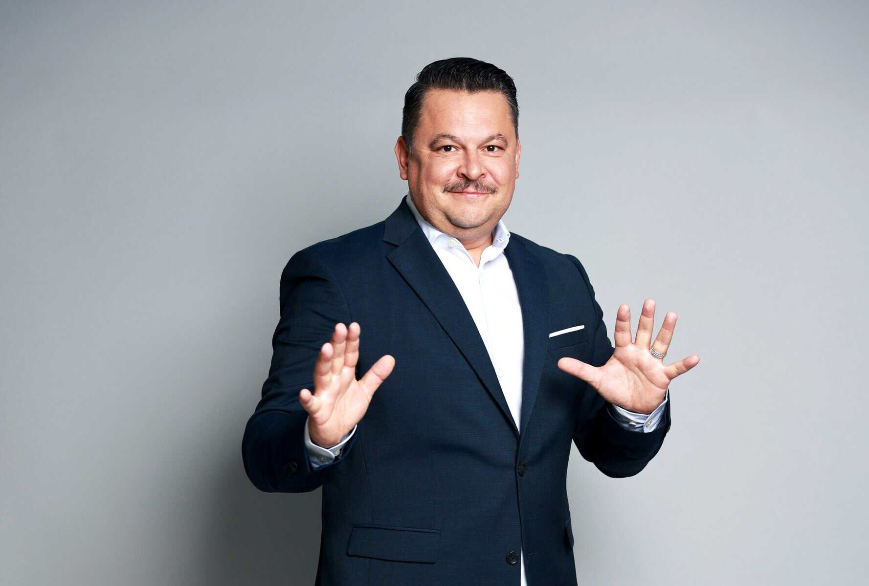 Mihai Bobonete și-a uimit fanii cu o schimbare de look. A slăbit considerabil și arată cu 15 ani mai tânăr: „Credeam că e Smiley în prima poză”