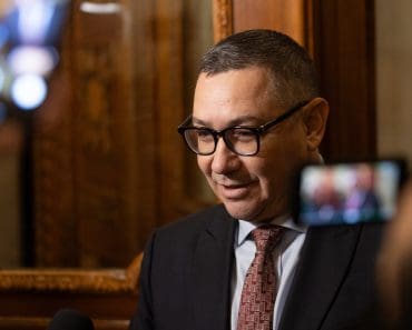 Victor Ponta, imagine emoționantă alături de fiica adoptată. Cum au reacționat internauții: „I-ați schimbat destinul”