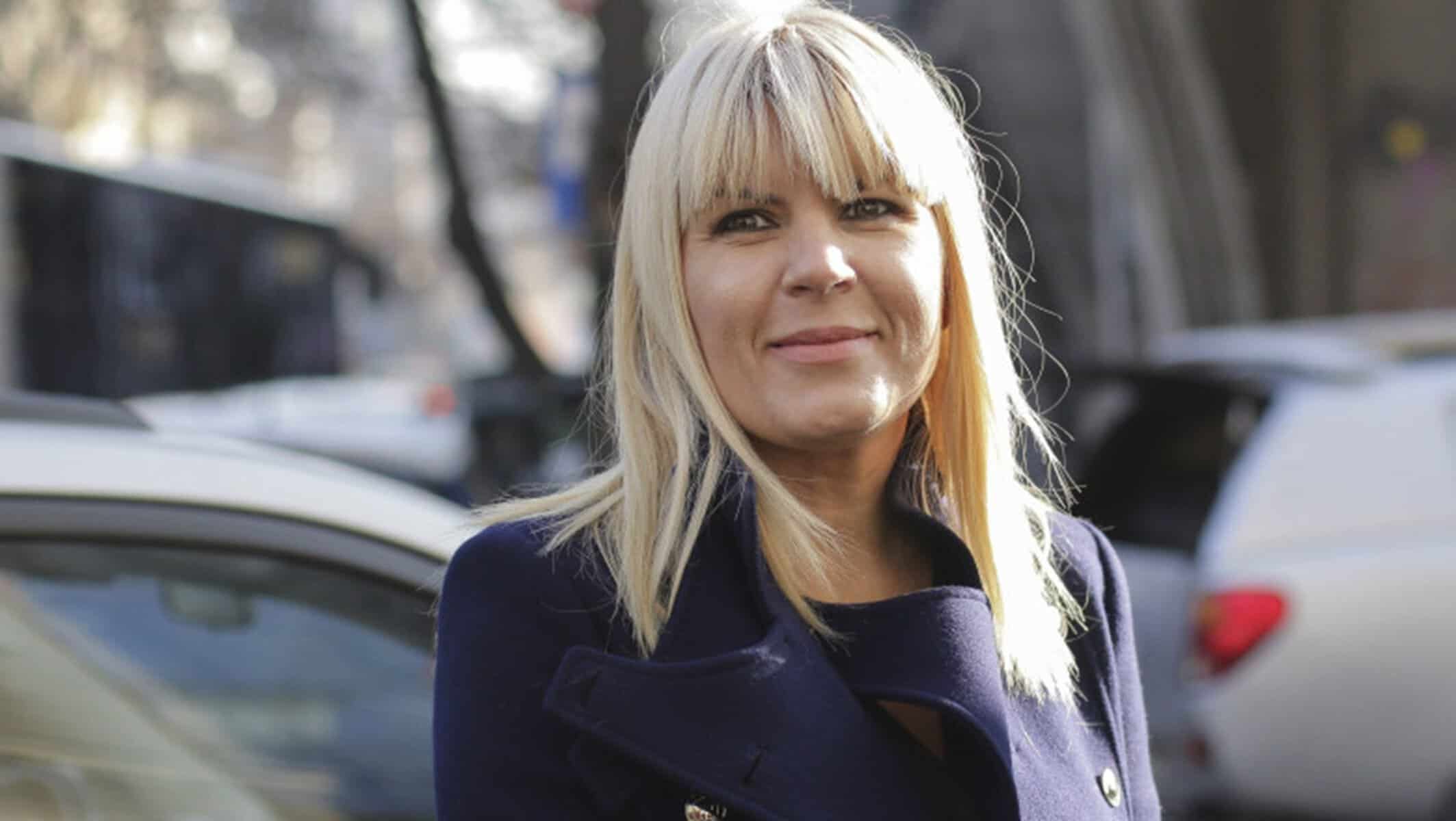 Elena Udrea, imagini surprinzătoare de la malul mării. Cum arată fosta ministră în costum de baie