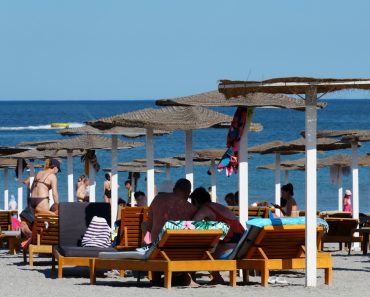 Cât costă o masă simplă pe litoralul românesc. Nota plătită de un turist în Saturn pentru cinci mici și o porție de cartofi Cât costă o masă simplă pe litoralul românesc. Nota plătită de un turist în Saturn pentru cinci mici și o porție de cartofi