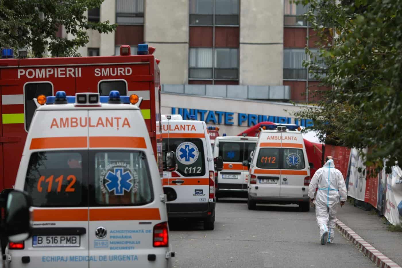 Tragedie la Spitalul Universitar din București! Un medic s-ar fi aruncat de la etaj. A fost găsit fără viață Tragedie la Spitalul Universitar din București! Un medic s-ar fi aruncat de la etaj. A fost găsit fără viață