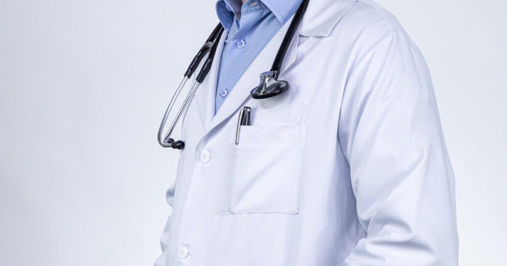 Cum a ajuns un medic din Tulcea, specializat în oncologie şi hematologie pediatrică, să lucreze în construcţii, ca muncitor necalificat