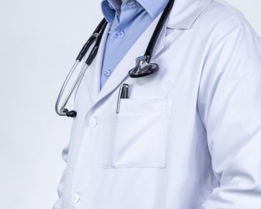 Cum a ajuns un medic din Tulcea, specializat în oncologie şi hematologie pediatrică, să lucreze în construcţii, ca muncitor necalificat